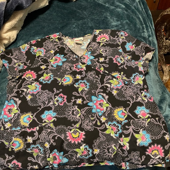 Scrub Top - Picture 2 of 4